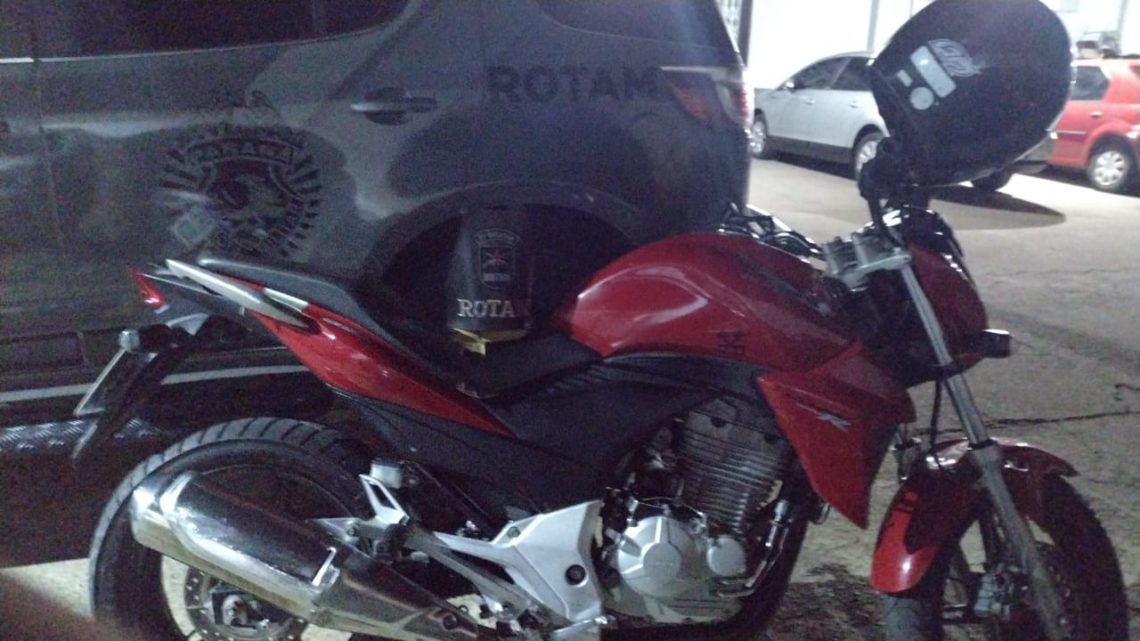 Rapaz é preso pela ROTAM em posse de drogas no Jardim Dona Hermínia