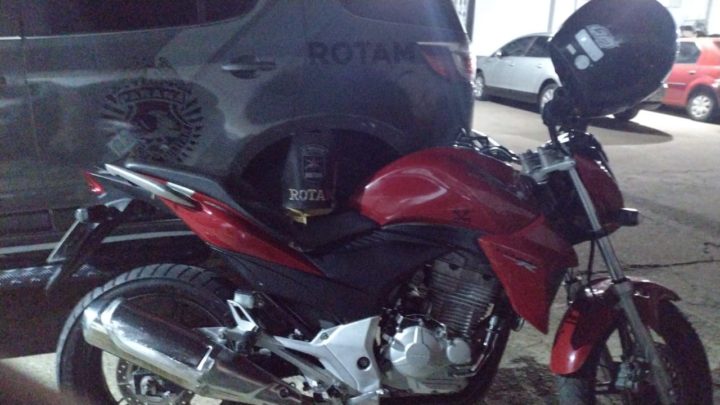 Rapaz é preso pela ROTAM em posse de drogas no Jardim Dona Hermínia