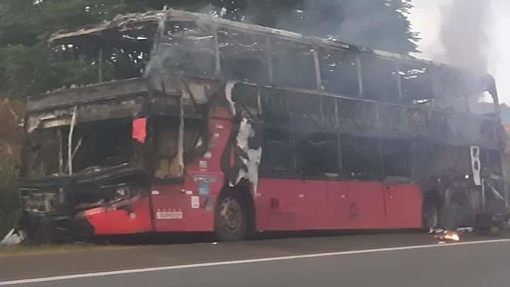 PRF atende a incêndio em ônibus de turismo  na br 376