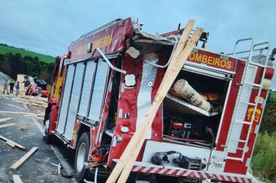 Acidente em Ponta Grossa tira a vida de cinco pessoas na BR 376