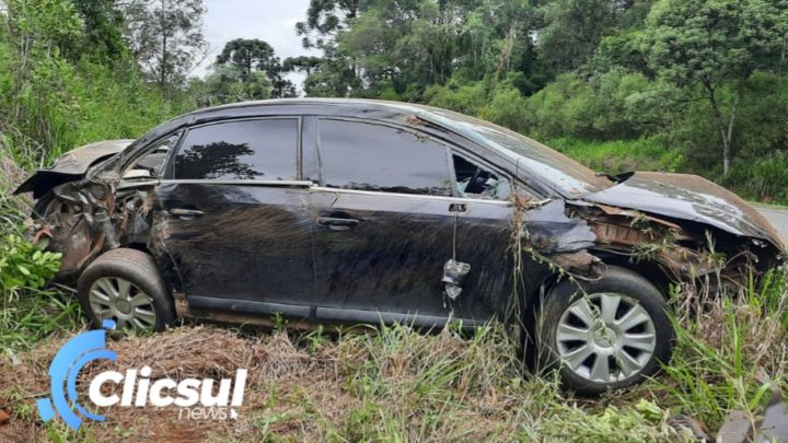 Bombeiros e PRE atendem capotamento na PR 151 em São Mateus do Sul