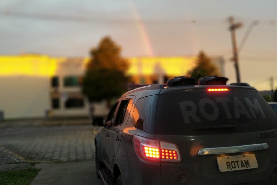 ROTAM FAZ APREENSÃO DE DROGAS NA VILA PROHMANN