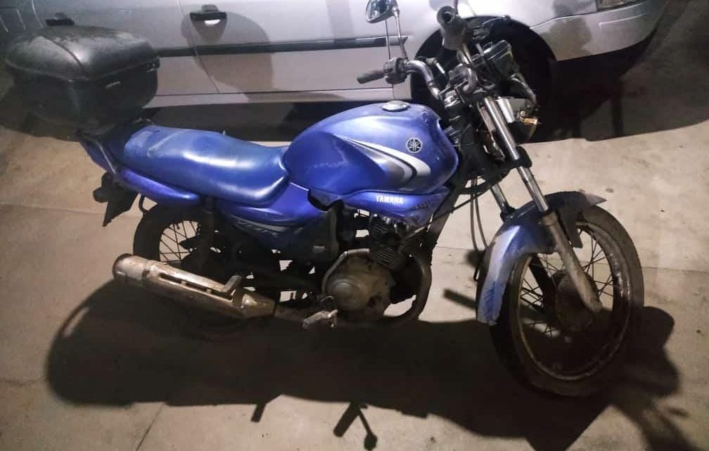 Dois presos e motocicleta recuperada pela PM em São Mateus do Sul