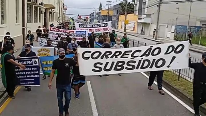 Políciais Militares do Paraná fazem manifestação pacífica por reajuste salarial
