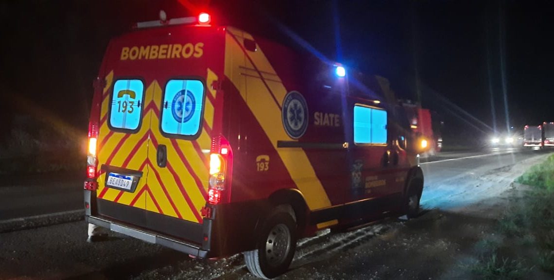Bombeiros atendem queda de moto na BR 476