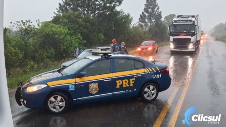 Bombeiros e PRF atendem a grave acidente com vítima presa na BR 476