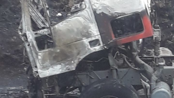 Bombeiros combatem Incêndio em caminhão na rodovia pr-151