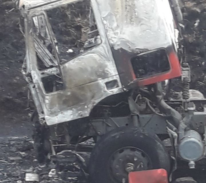 Bombeiros combatem Incêndio em caminhão na rodovia pr-151