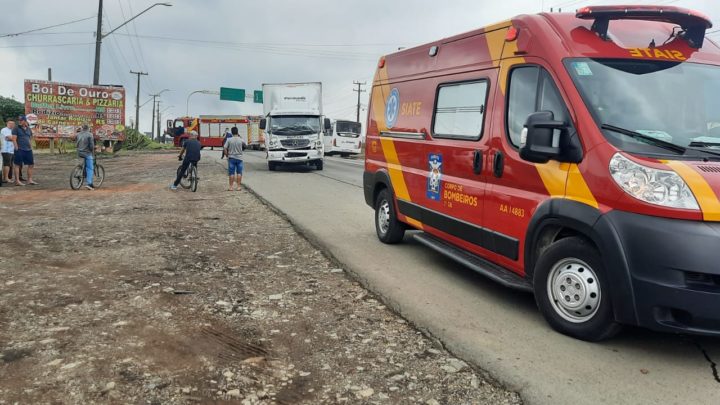 Bombeiros atendem acidente na BR 476
