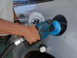 Bolsonaro sanciona projeto de lei que altera ICMS de combustíveis para baixar preços