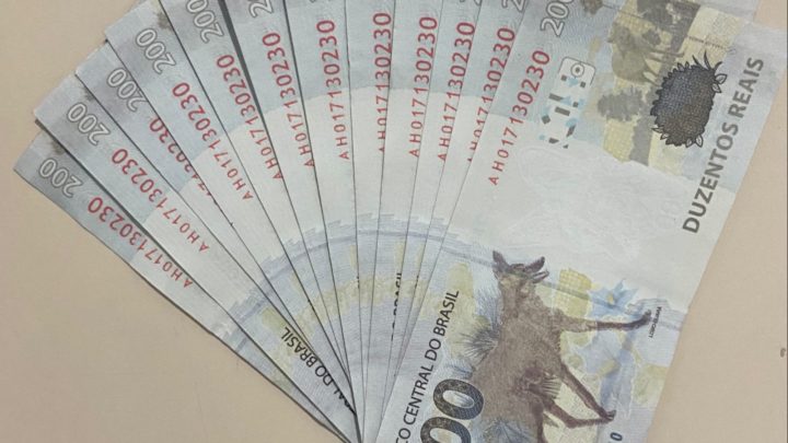 Homem é preso pela Polícia Militar em São Mateus do Sul com aproximadamente 2.600 reais em notas falsas