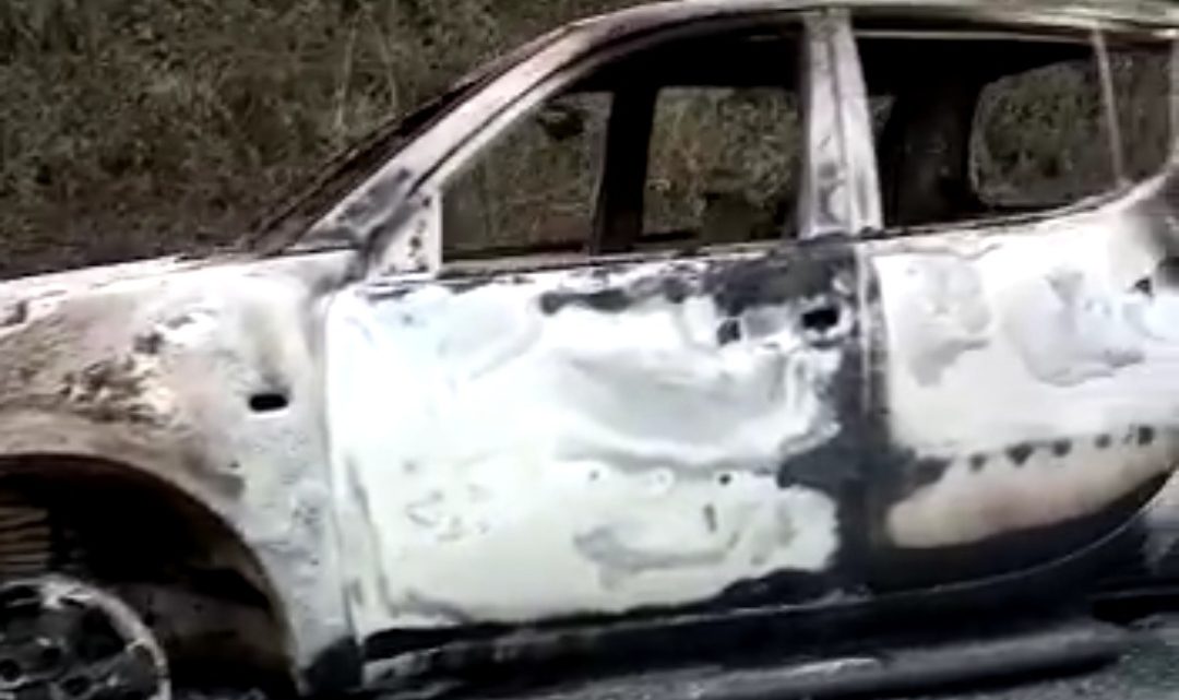 Caminhonete com placas de Irati é encontrada queimada em São João do Triunfo